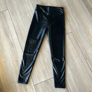 Fleeced Lined Faux Leather Leggings Size Medium